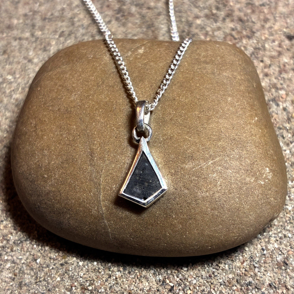 Lunar Pendant No. 50 — Classic, 0.10 g