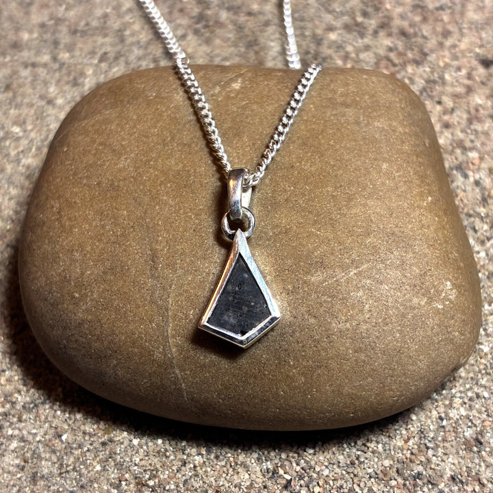 Lunar Pendant No. 50 — Classic, 0.10 g