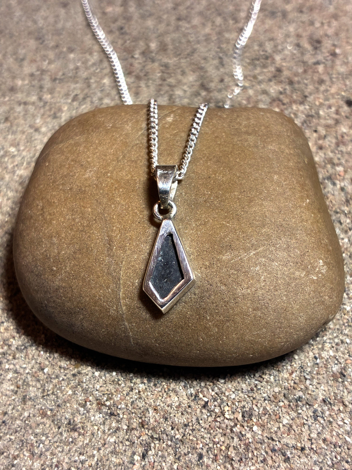 Lunar Pendant No. 48 — Classic, 0.11 g