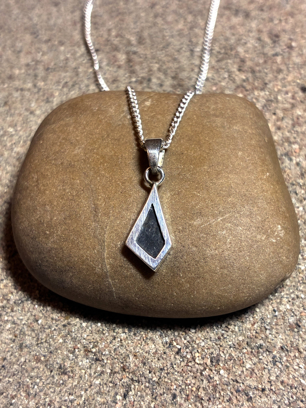 Lunar Pendant No. 47 — Classic, 0.11 g
