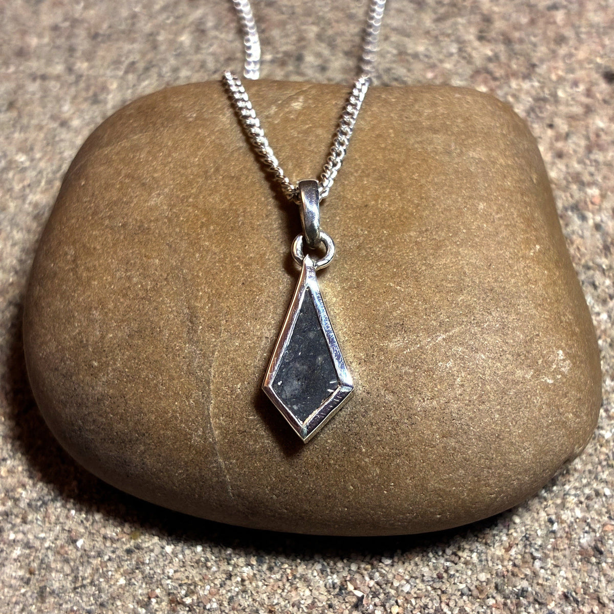 Lunar Pendant No. 46 — Classic, 0.11 g