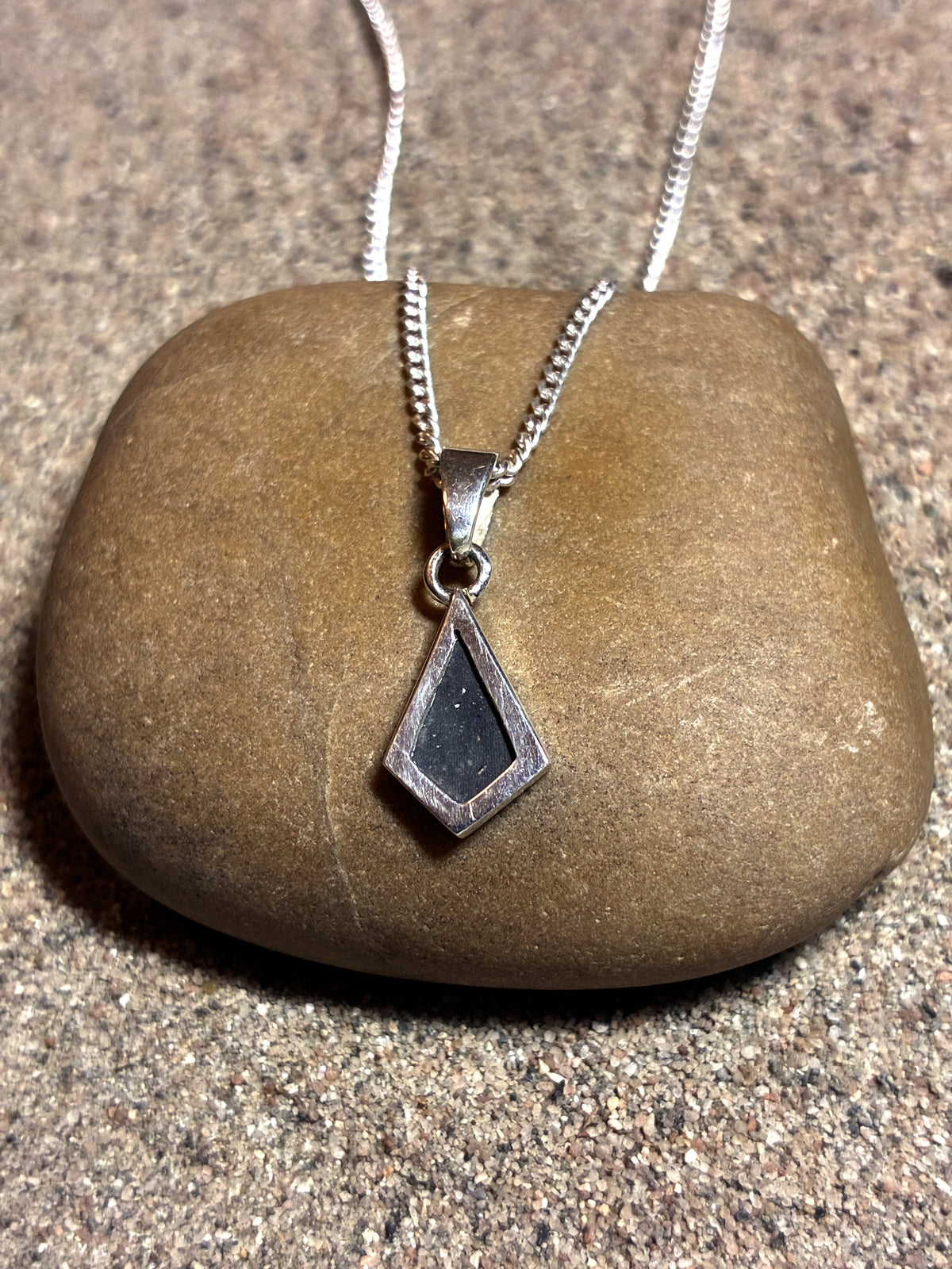 Lunar Pendant No. 42 — Classic, 0.12 g