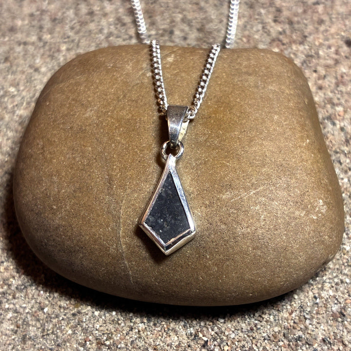 Lunar Pendant No. 41 — Classic, 0.12 g