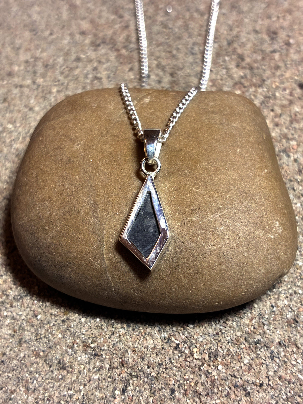Lunar Pendant No. 45 — Classic, 0.12 g