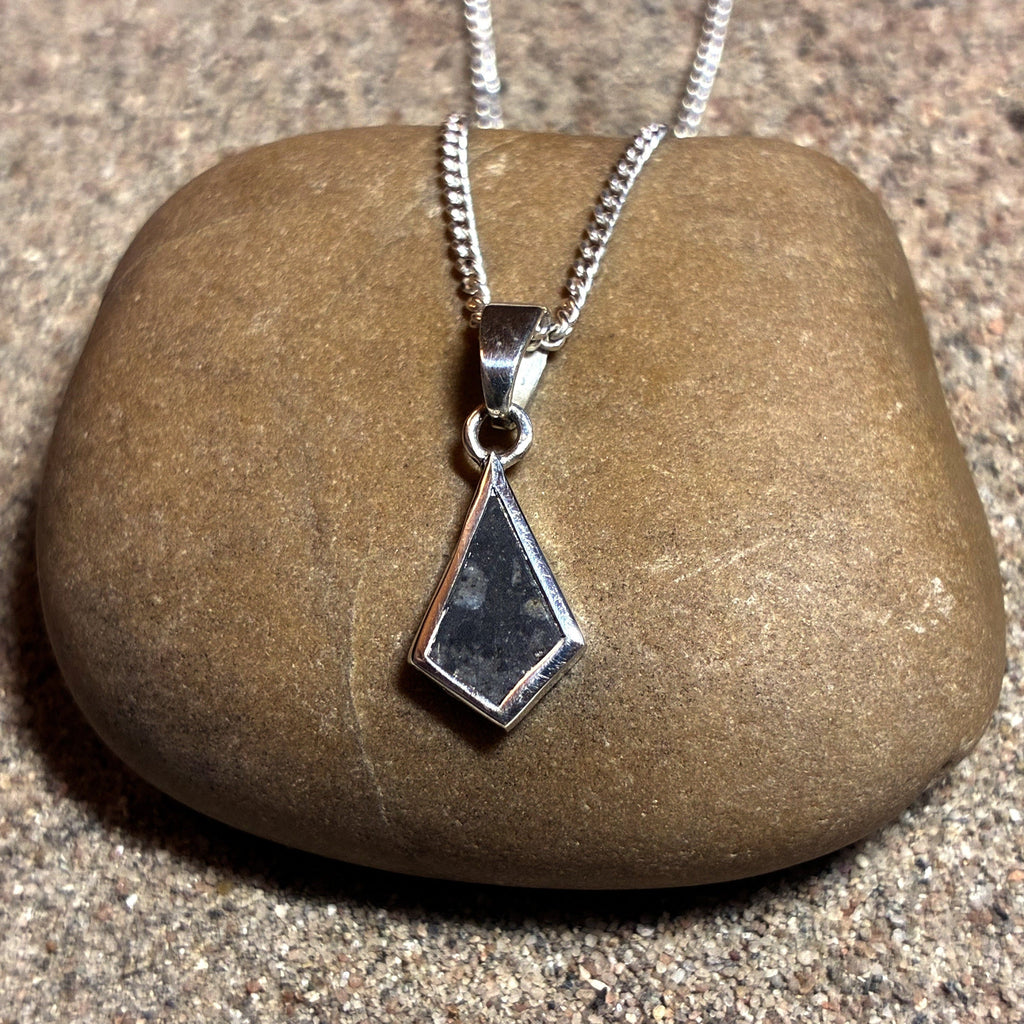 Lunar Pendant No. 38 — Classic, 0.12 g