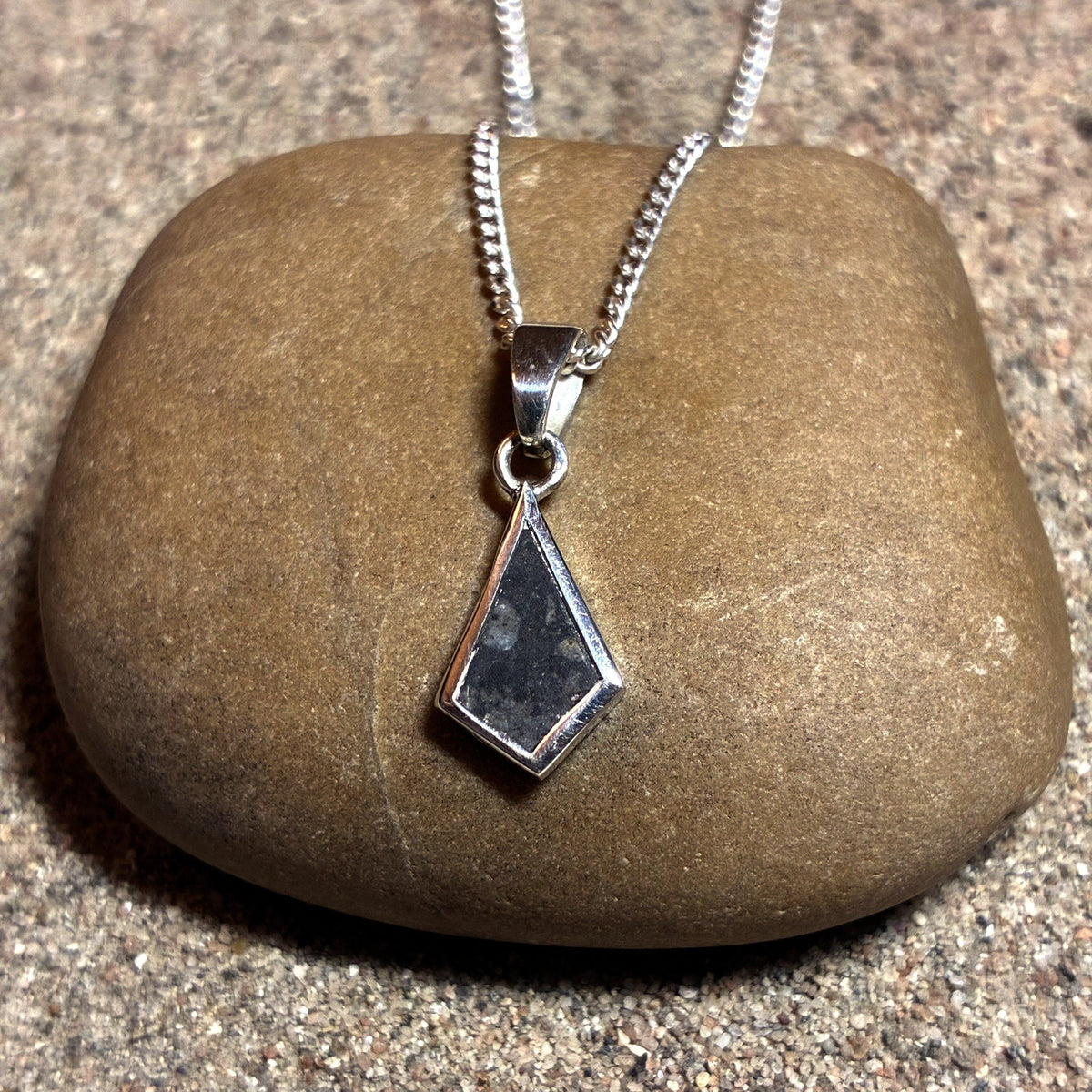Lunar Pendant No. 38 — Classic, 0.12 g