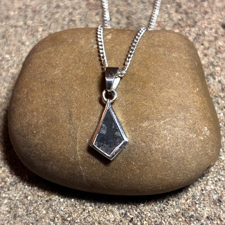 Lunar Pendant No. 38 — Classic, 0.12 g