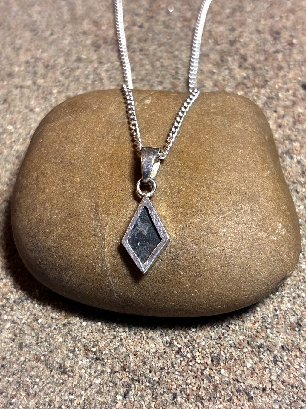 Lunar Pendant No. 37 — Classic, 0.12 g