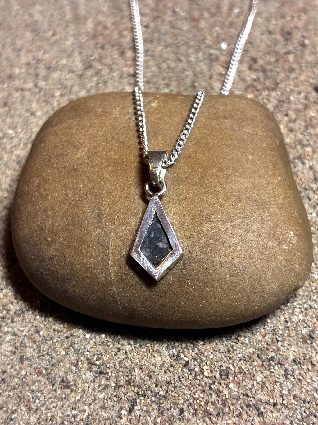 Lunar Pendant No. 35 — Classic, 0.12 g
