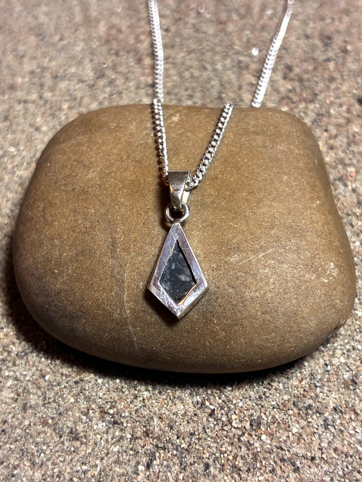 Lunar Pendant No. 35 — Classic, 0.12 g