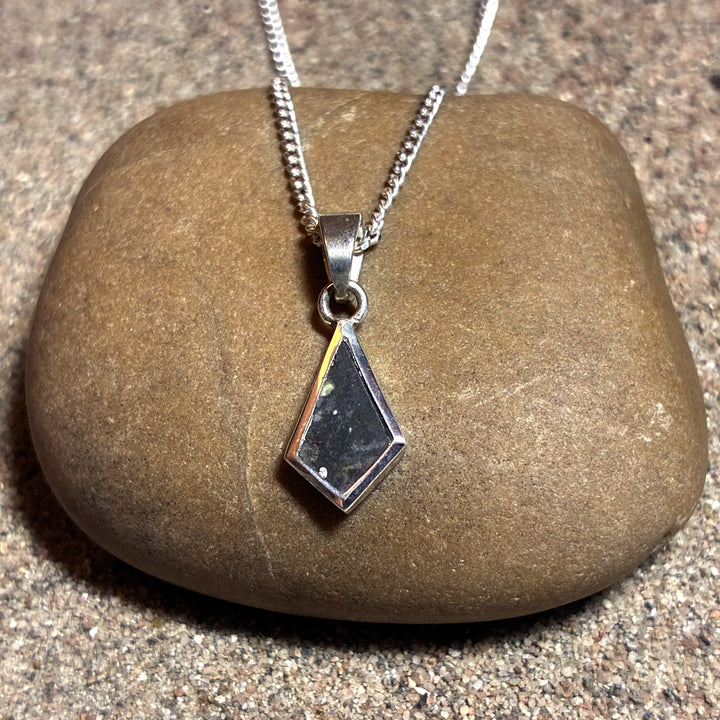 Lunar Pendant No. 35 — Classic, 0.12 g