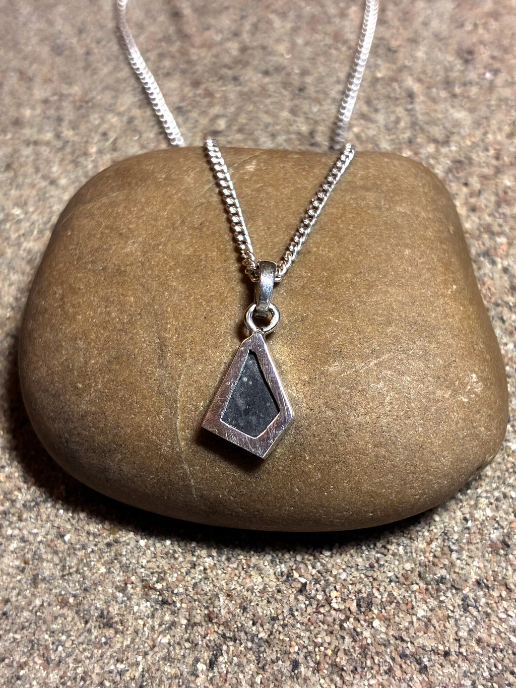 Lunar Pendant No. 34 — Classic, 0.12 g