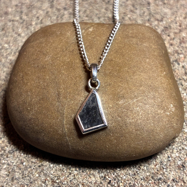 Lunar Pendant No. 34 — Classic, 0.12 g