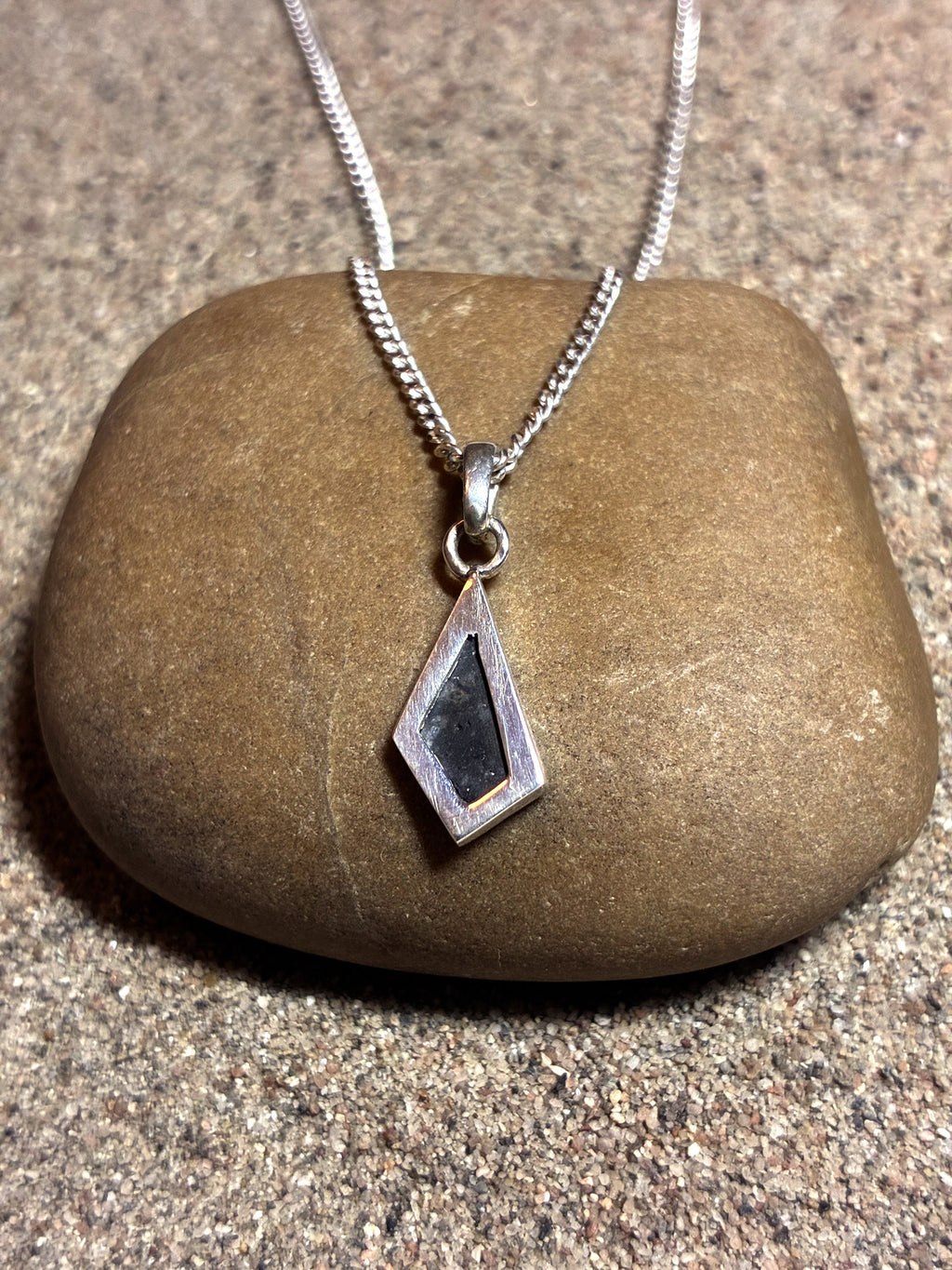 Lunar Pendant No. 44 — Classic, 0.12 g