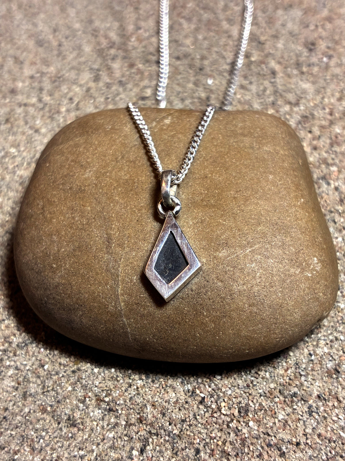 Lunar Pendant No. 29 — Classic, 0.13 g