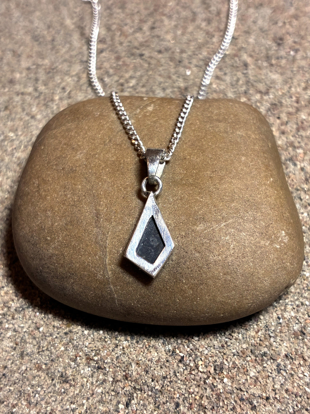 Lunar Pendant No. 27 — Classic, 0.13 g