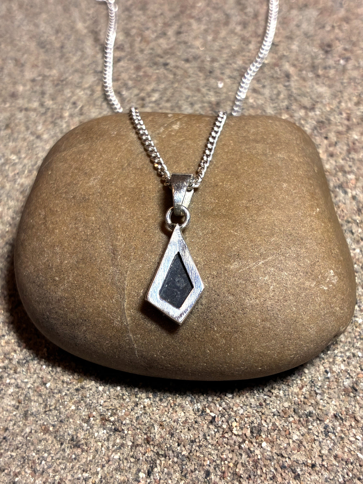 Lunar Pendant No. 27 — Classic, 0.13 g