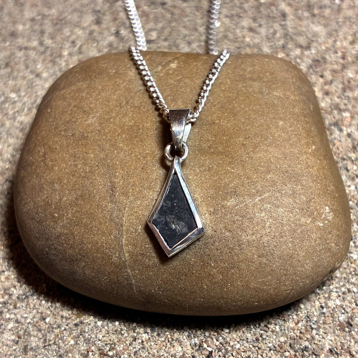 Lunar Pendant No. 27 — Classic, 0.13 g