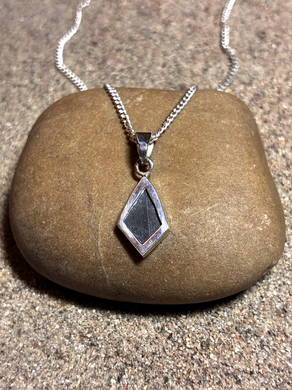 Lunar Pendant No. 32 — Classic, 0.13 g