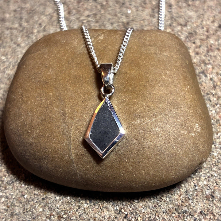 Lunar Pendant No. 32 — Classic, 0.13 g