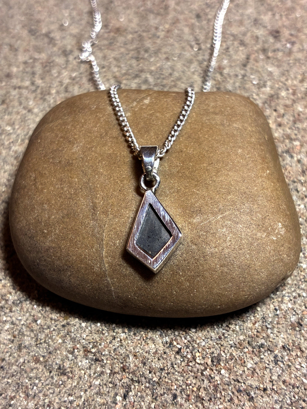 Lunar Pendant No. 25 — Classic, 0.13 g