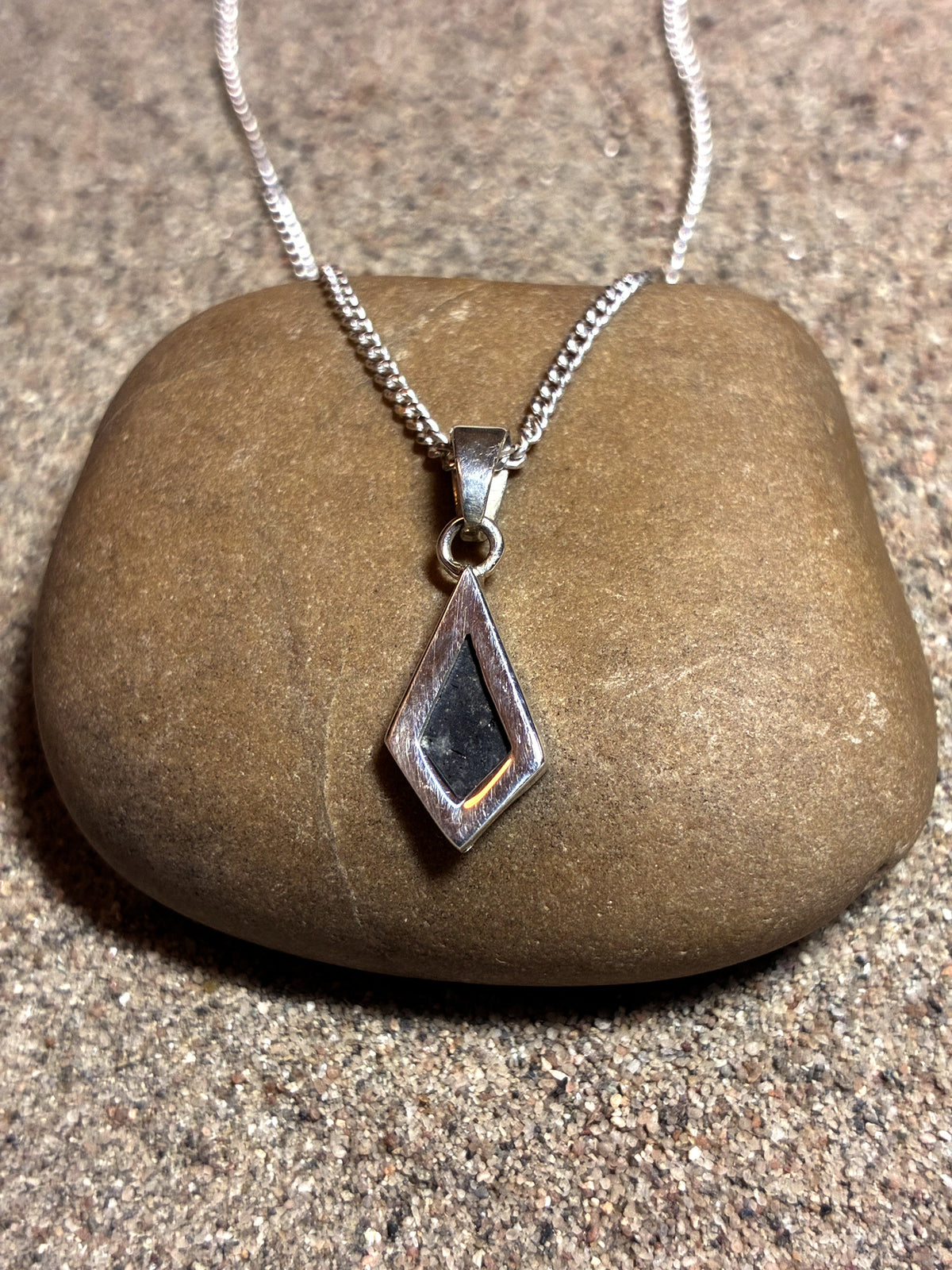 Lunar Pendant No. 24 — Classic, 0.13 g