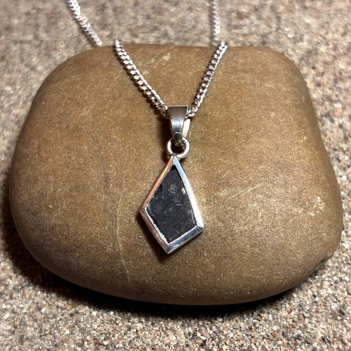 Lunar Pendant No. 31 — Classic, 0.13 g