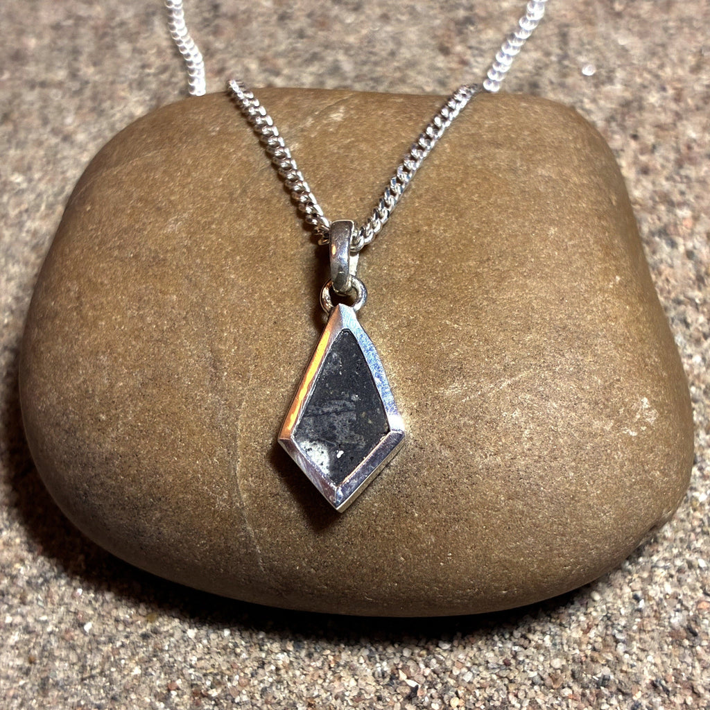 Lunar Pendant No. 23 — Classic, 0.13 g