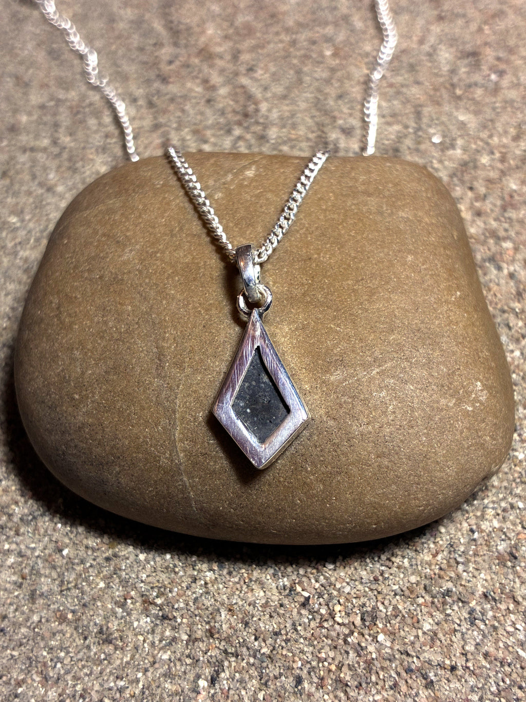 Lunar Pendant No. 22 — Classic, 0.14 g