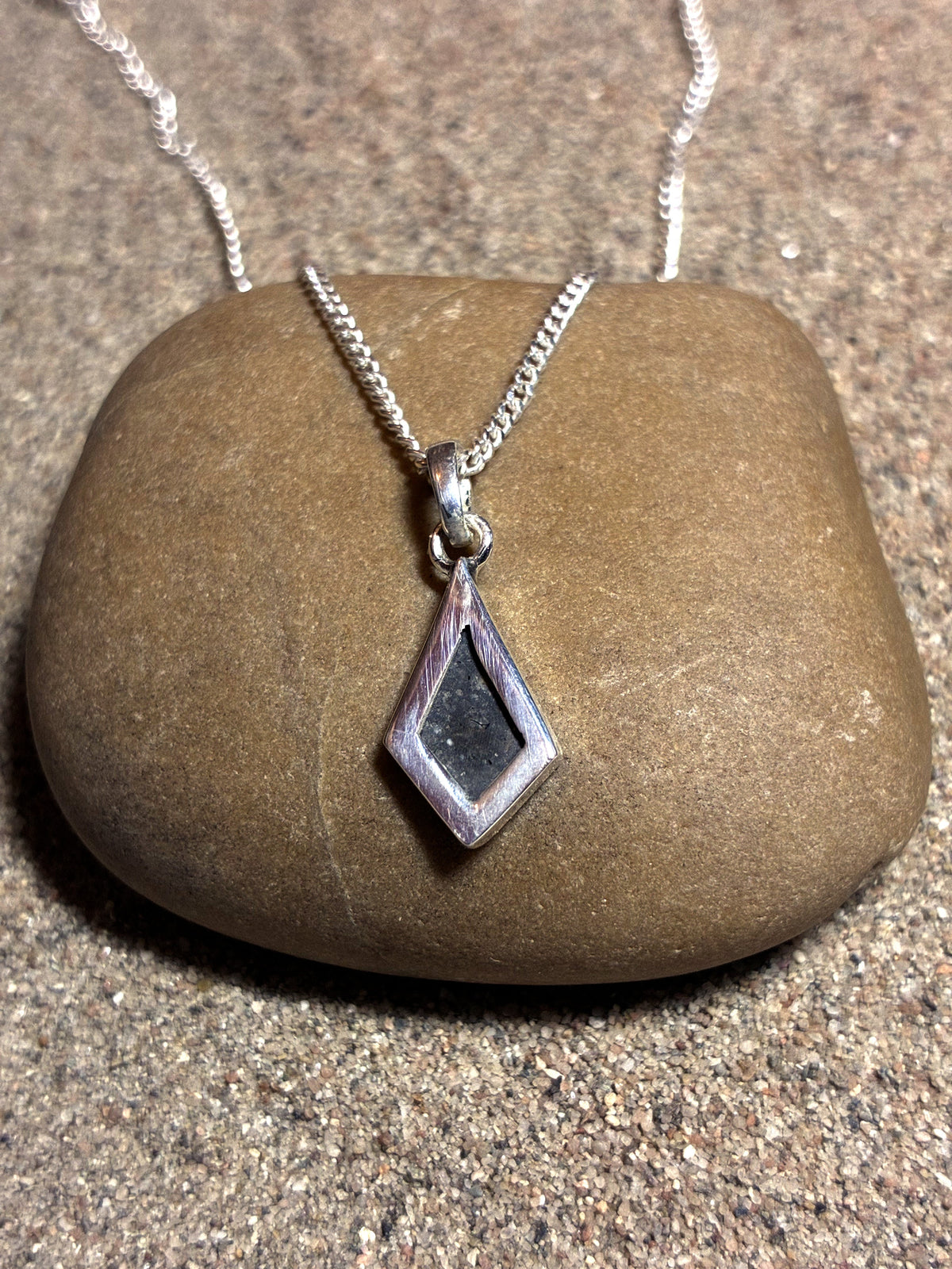 Lunar Pendant No. 22 — Classic, 0.14 g