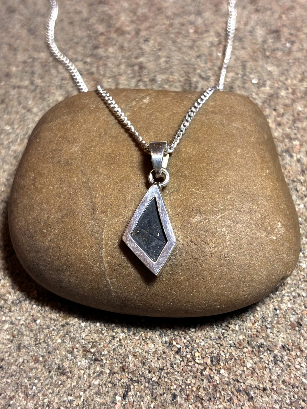 Lunar Pendant No. 21 — Classic, 0.14 g