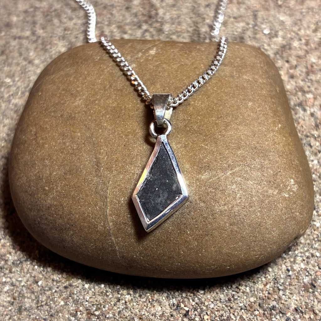 Lunar Pendant No. 21 — Classic, 0.14 g