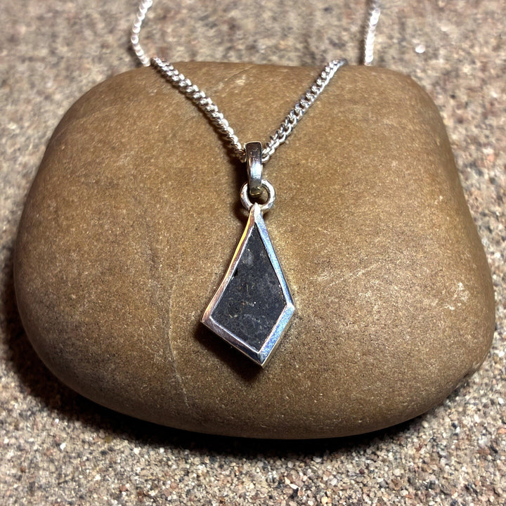 Lunar Pendant No. 20 — Classic, 0.14 g