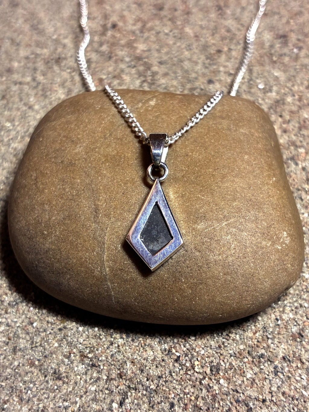 Lunar Pendant No. 17 — Classic, 0.15 g