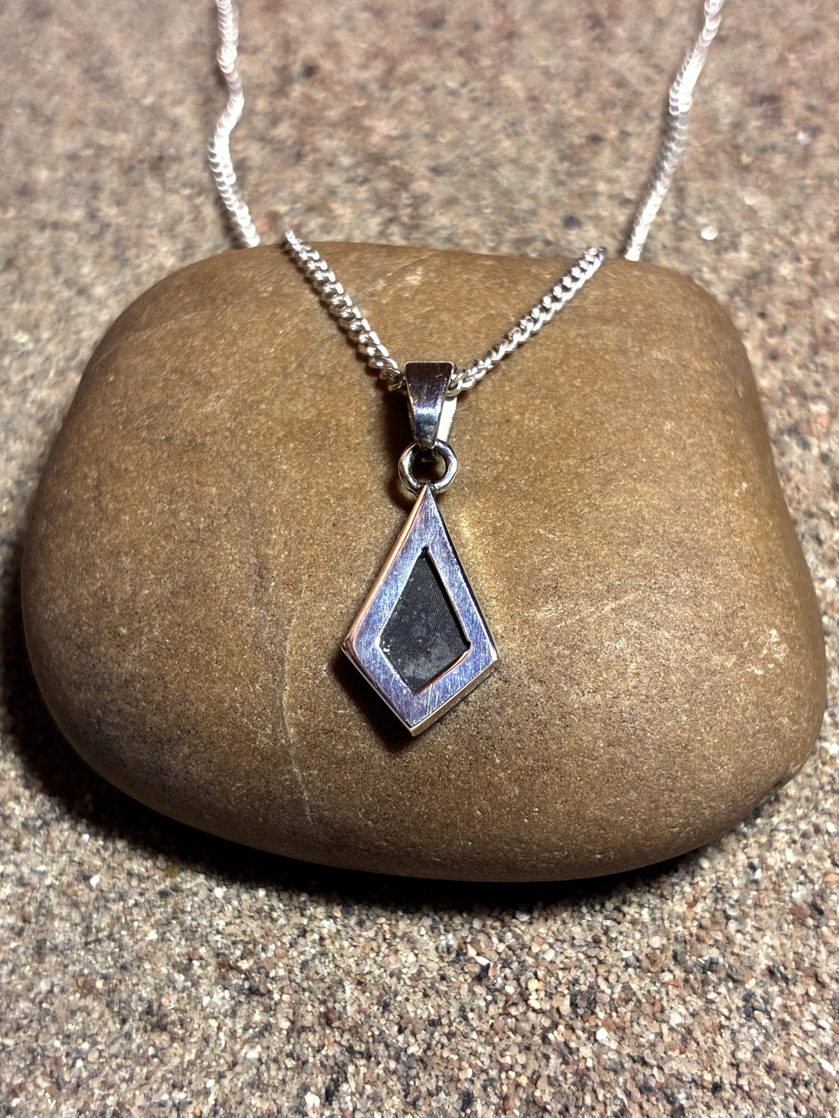 Lunar Pendant No. 17 — Classic, 0.15 g