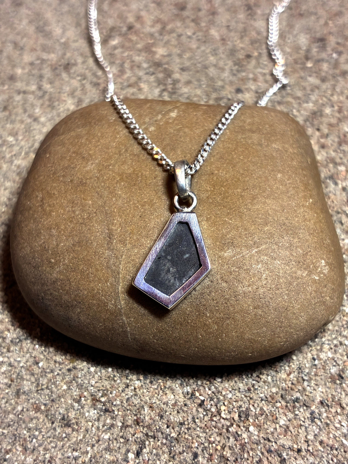 Lunar Pendant No. 16 — Classic, 0.18 g