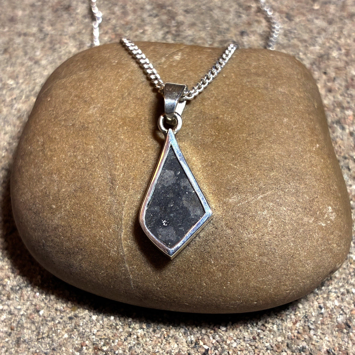 Lunar Pendant No. 14 — Grand, 0.21 g