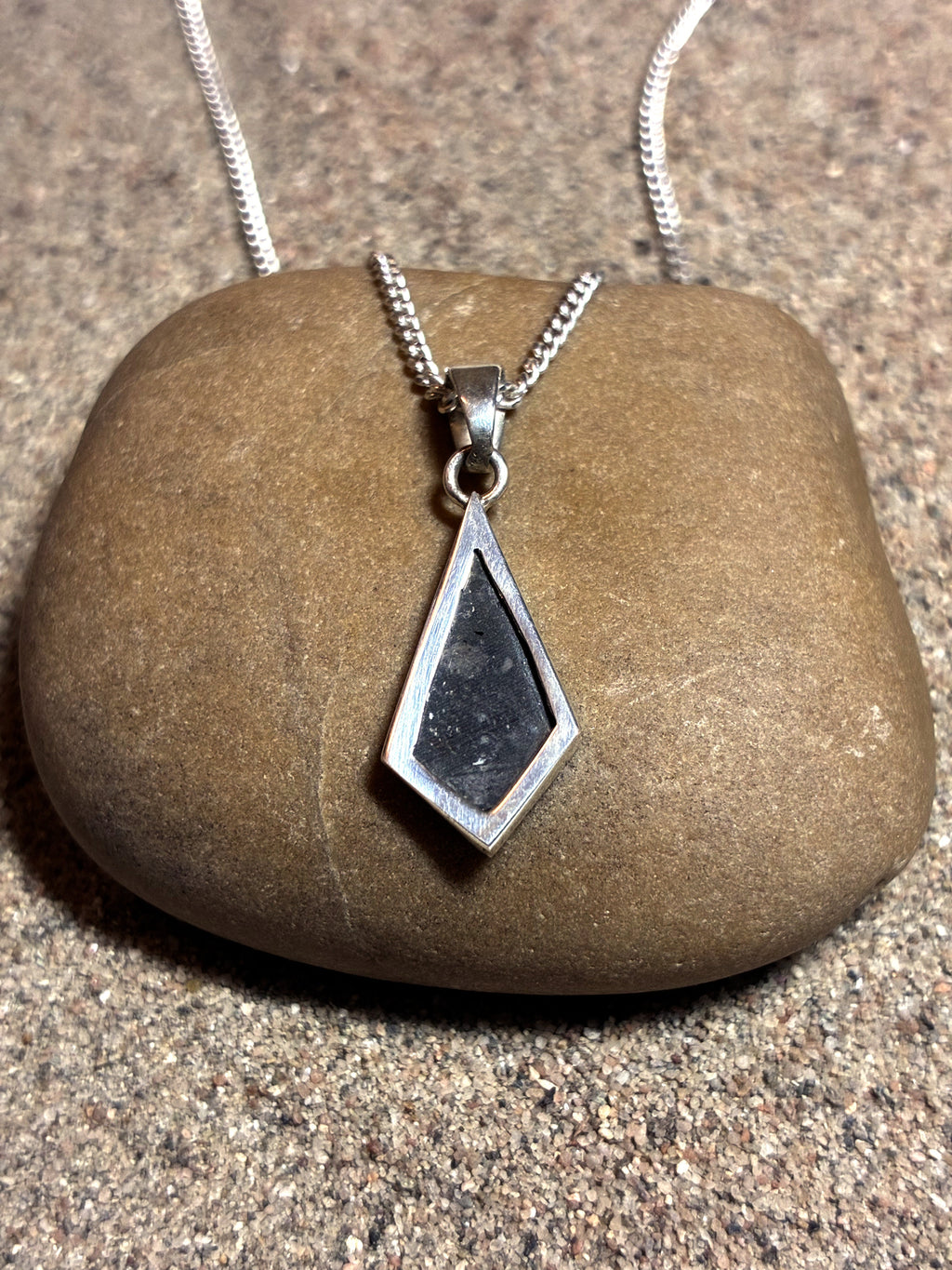 Lunar Pendant No. 15 — Grand, 0.21 g