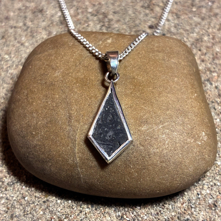 Lunar Pendant No. 15 — Grand, 0.21 g