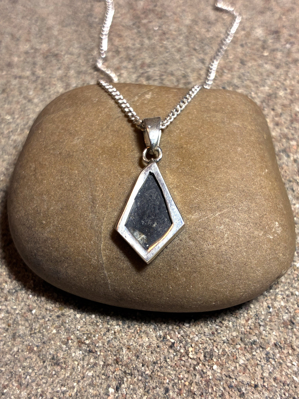 Lunar Pendant No. 09 — Grand, 0.24 g