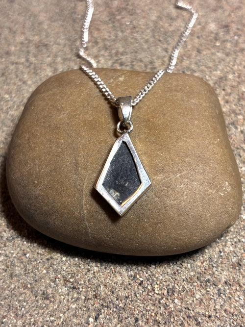 Lunar Pendant No. 09 — Grand, 0.24 g