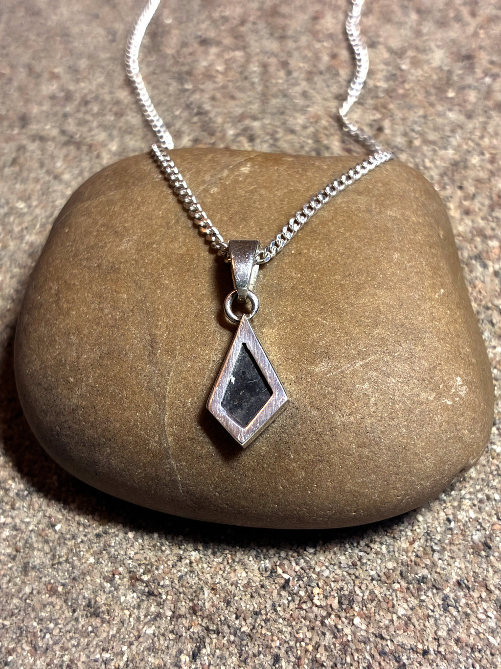 Lunar Pendant No. 36 — Classic, 0.12 g