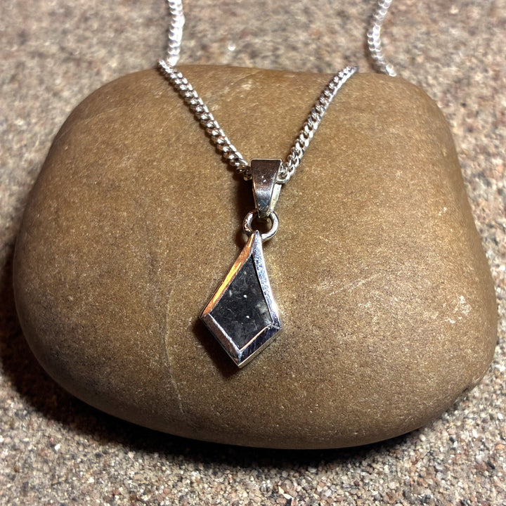 Lunar Pendant No. 36 — Classic, 0.12 g