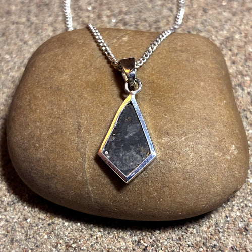 Lunar Pendant No. 12 — Grand, 0.24 g