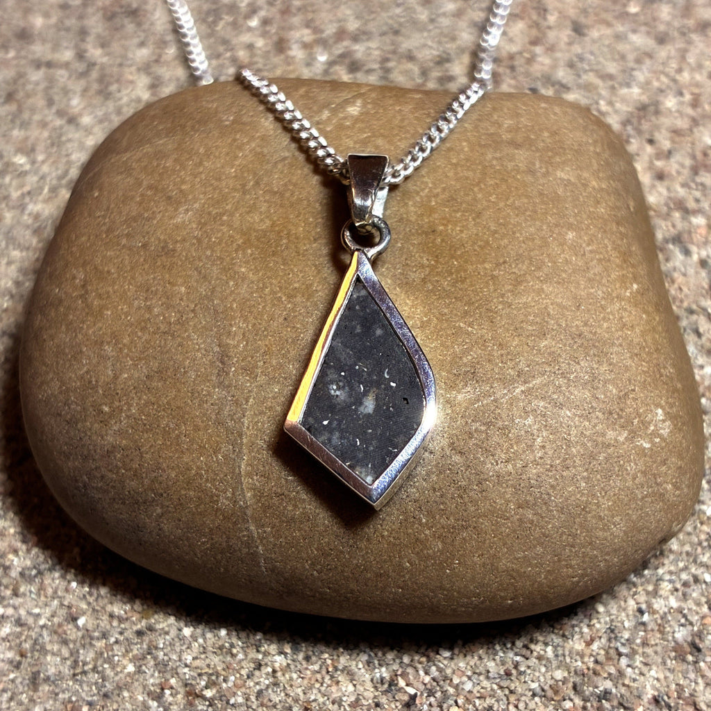 Lunar Pendant No. 08 — Grand, 0.24 g