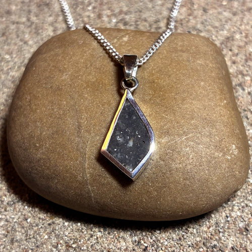 Lunar Pendant No. 08 — Grand, 0.24 g