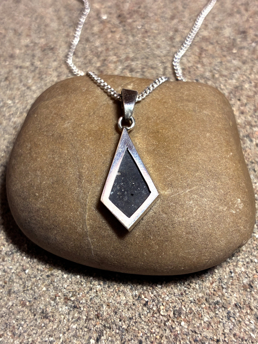 Lunar Pendant No. 10 — Grand, 0.24 g