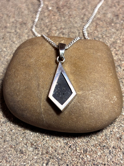 Lunar Pendant No. 10 — Grand, 0.24 g