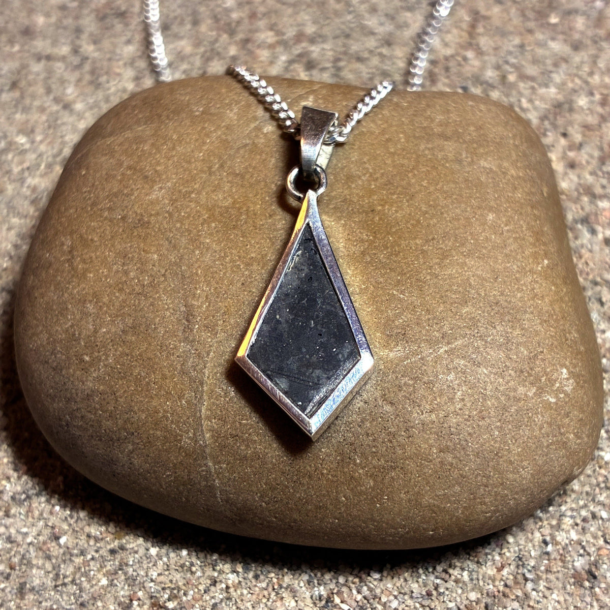 Lunar Pendant No. 10 — Grand, 0.24 g