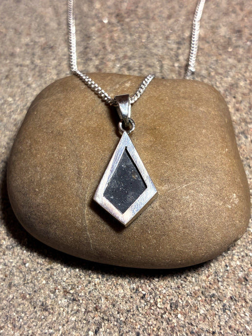 Lunar Pendant No. 07 — Grand, 0.24 g